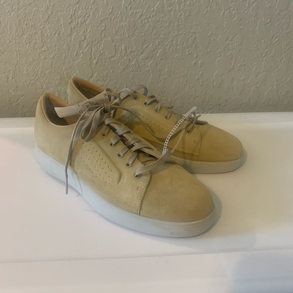 Men’s 10.5 shoes
